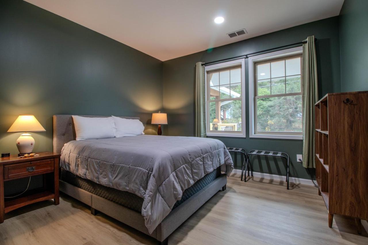 The Lazy Tiger Hostel Woodfin Экстерьер фото