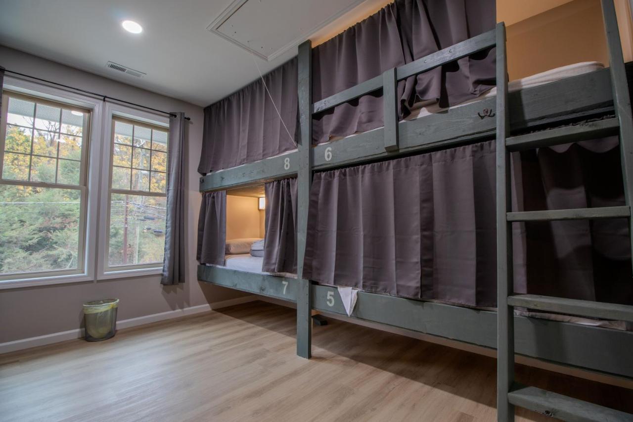 The Lazy Tiger Hostel Woodfin Экстерьер фото